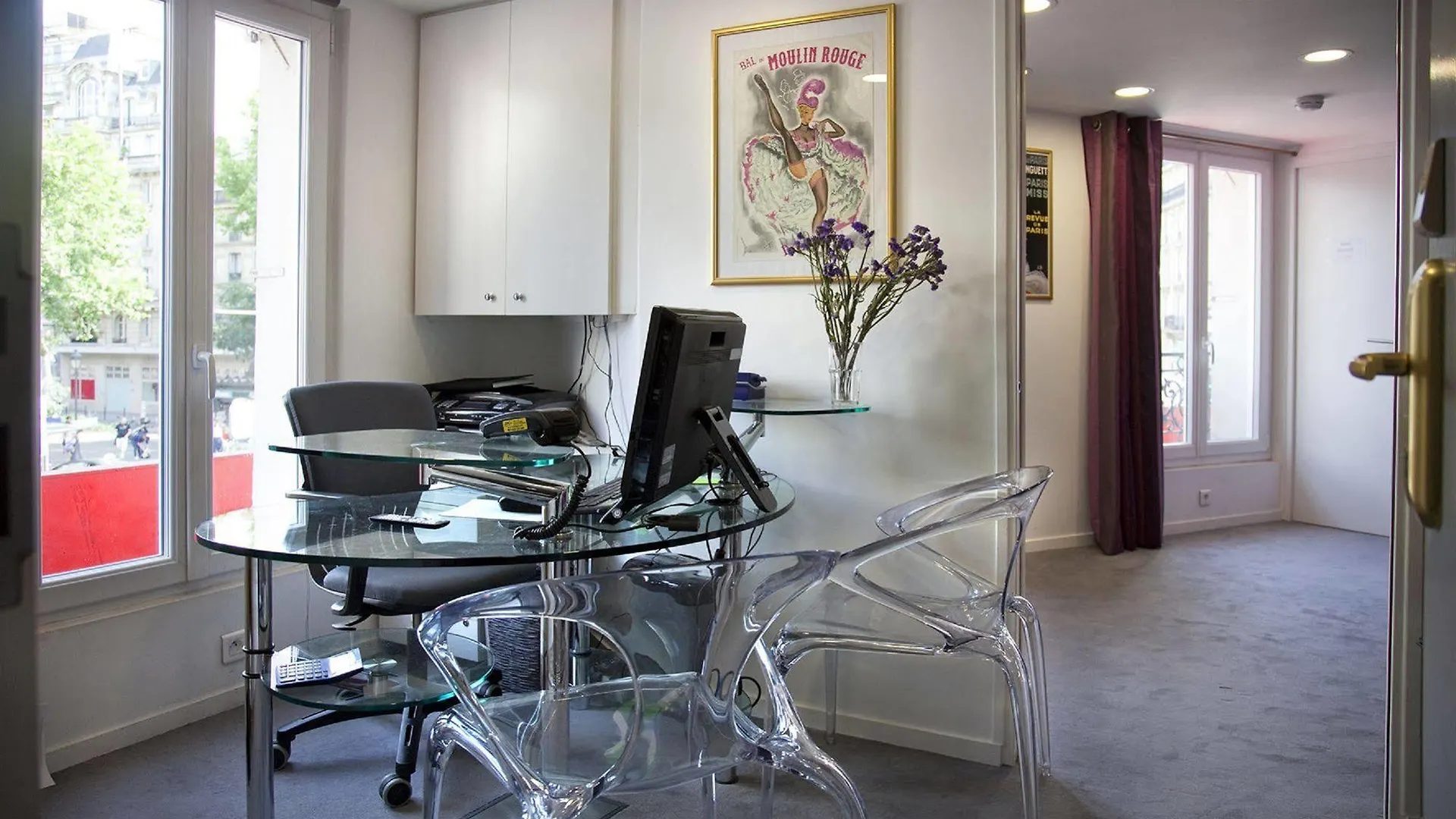 ** Hotel Residence Blanche Montmartre Paris França
